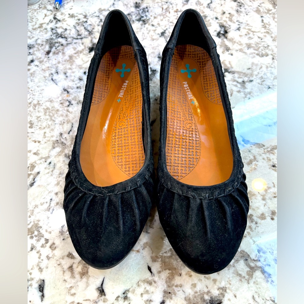 BARETRAPS suede wedge heel shoes 6.5